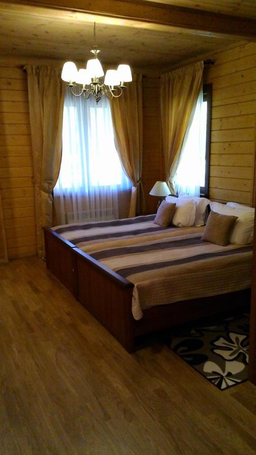 Комплекс Відпочинку Goldfіsh Сlub Guest House Babintsy Bilik gambar