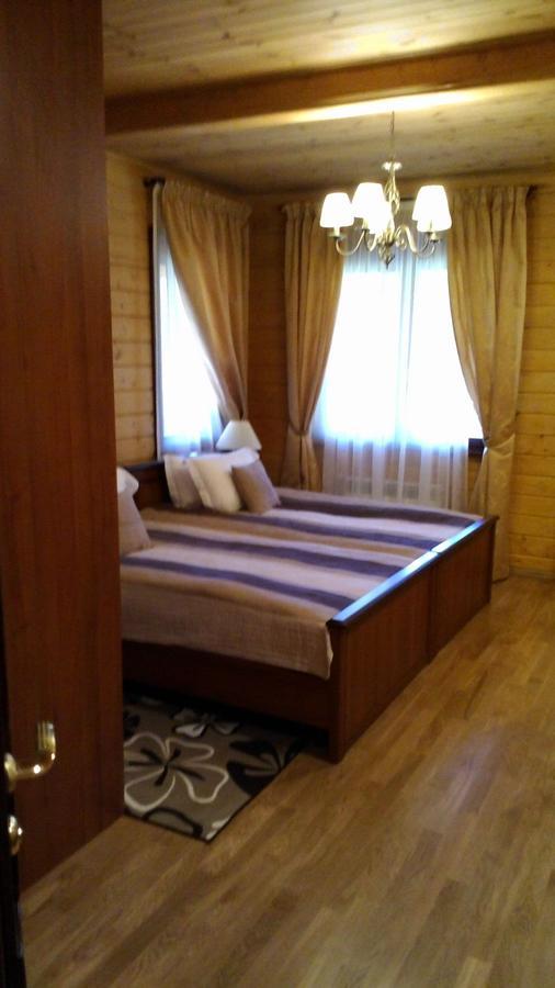 Комплекс Відпочинку Goldfіsh Сlub Guest House Babintsy Bilik gambar